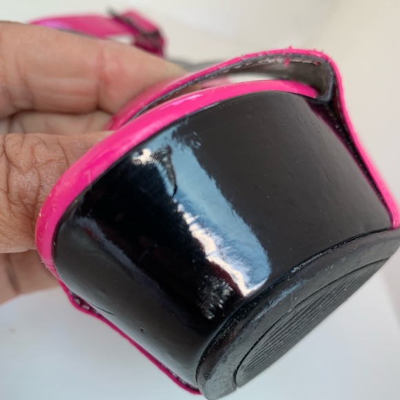 Guess Open Toe Platform Heel Pump - Picture 6 of 8